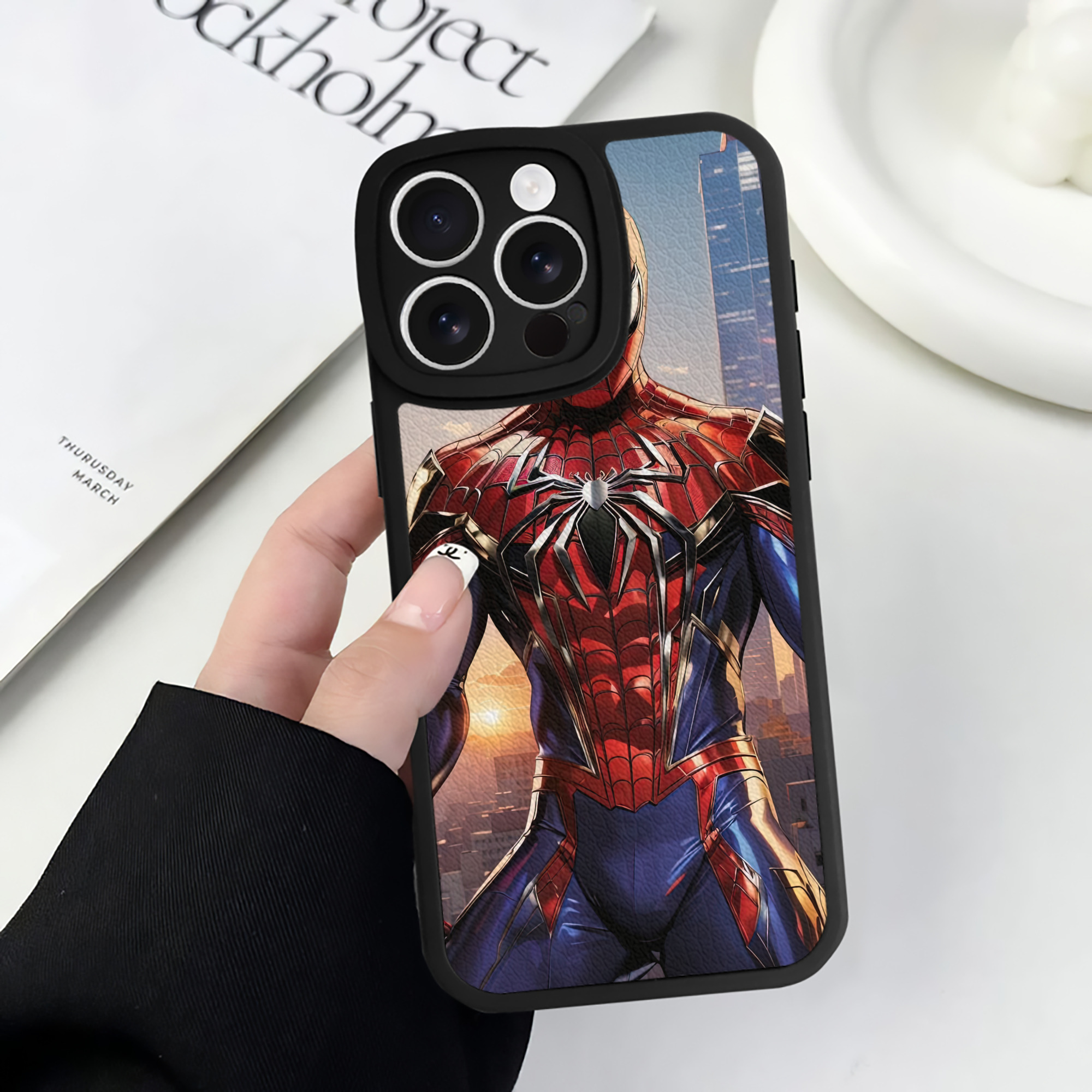 Spider Man スパイダーマン 【iPhone 16シリーズ対応】シリコンスマホケース（レザー調） 材質：シリコン